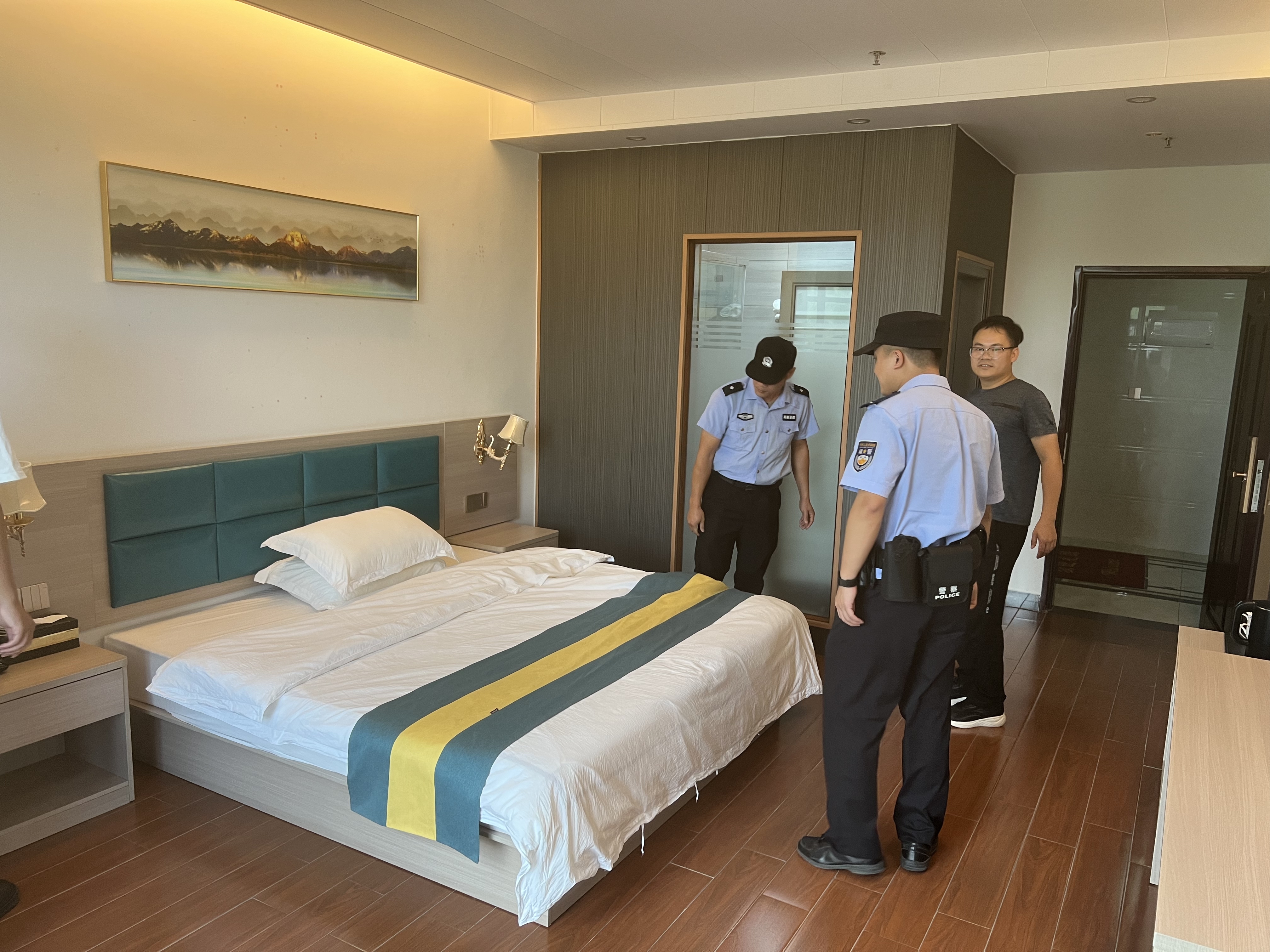 20241026八萬鎮(zhèn)開展涉毒風(fēng)險(xiǎn)行業(yè)專項(xiàng)清理清查統(tǒng)一大行動(dòng).doc_5